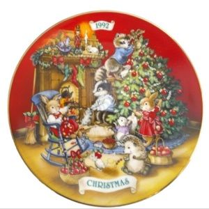 Vintage Avon Sharing Christmas with Friends 1992 Porcelain Collector's Plate